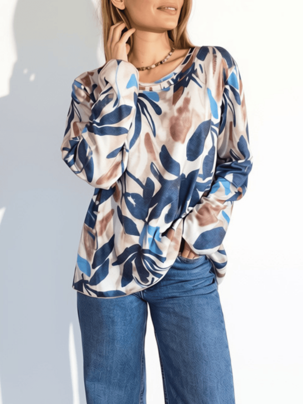 Sweater estampado delgado, fondo Blanco con Azul