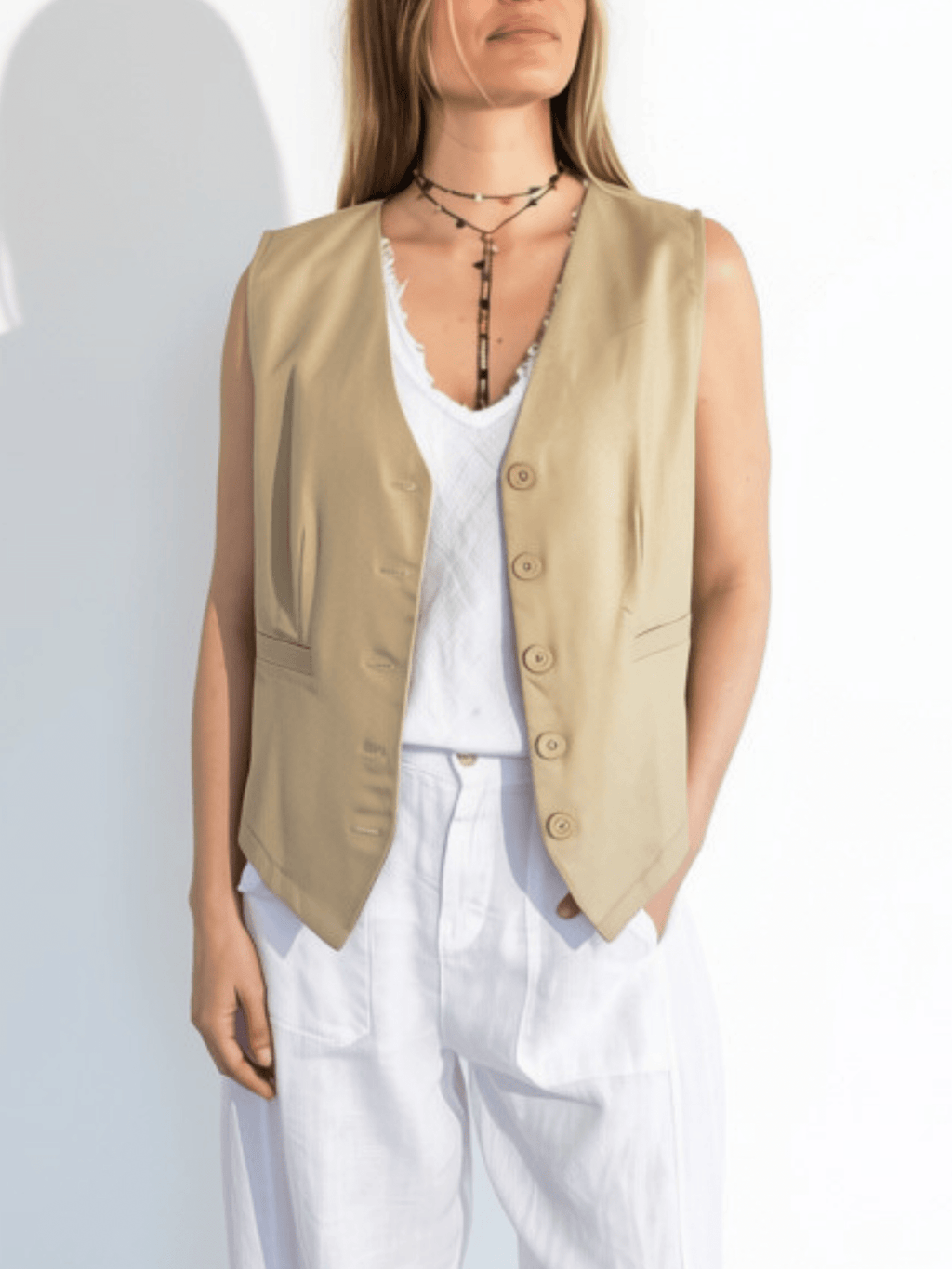 Blusa Gillette con brillo, color camel