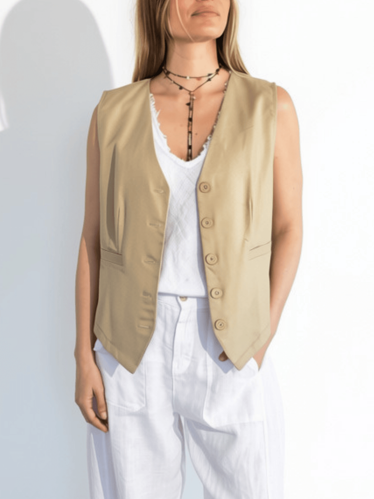 Blusa Gillette con brillo, color camel