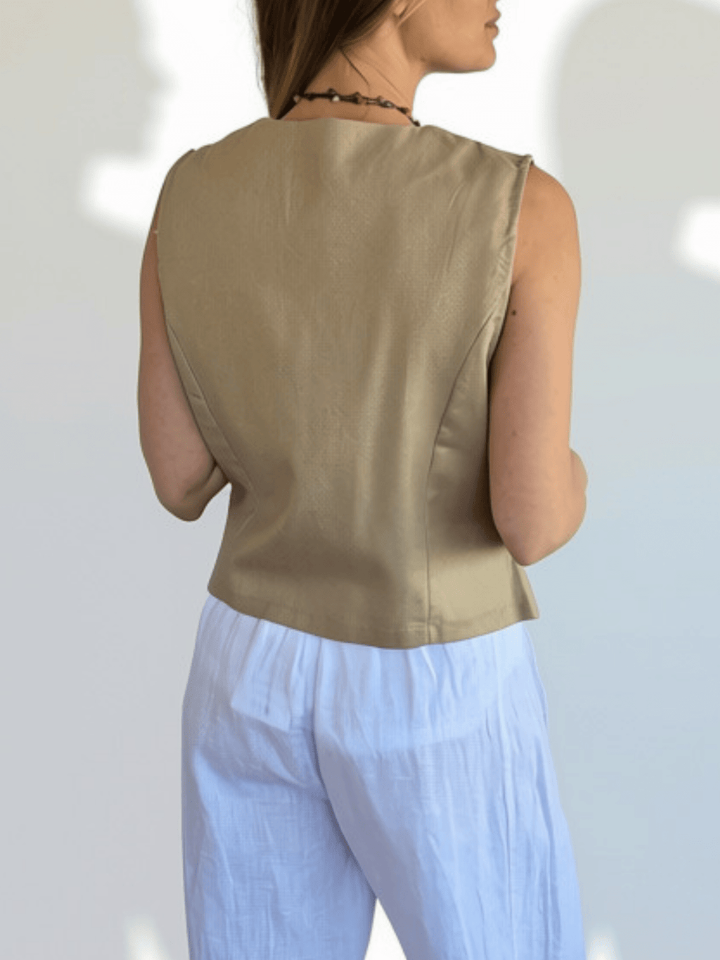 Blusa Gillette con brillo, color camel