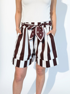Short Italiano Rayado, color Café con Blanco