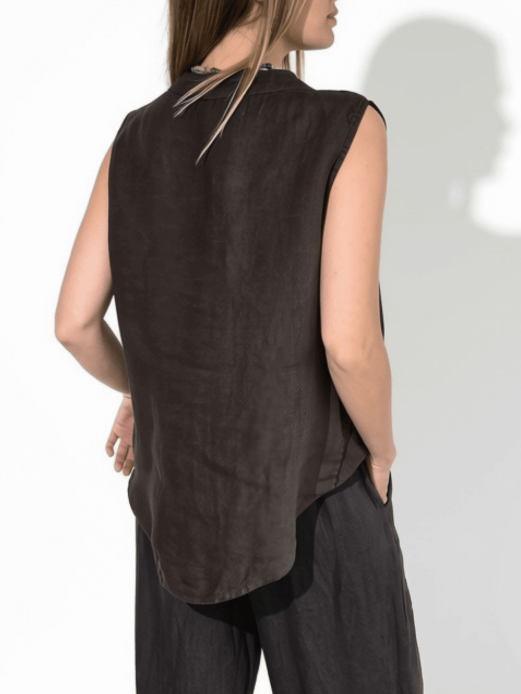 Blusa Italiana 100% Lino Basta con Vuelta, color Chocolate