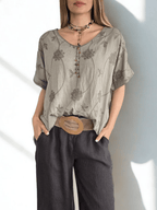Blusa Italiana Bordada escote en V, color Taupe