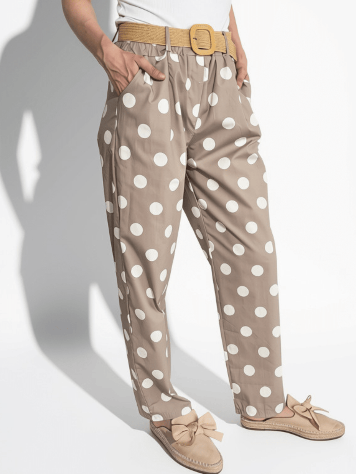 Pantalón Italiano Lunares, fondo Beige con Blanco
