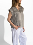 Blusa Italiana 100% Lino escote Bordado, color Taupe