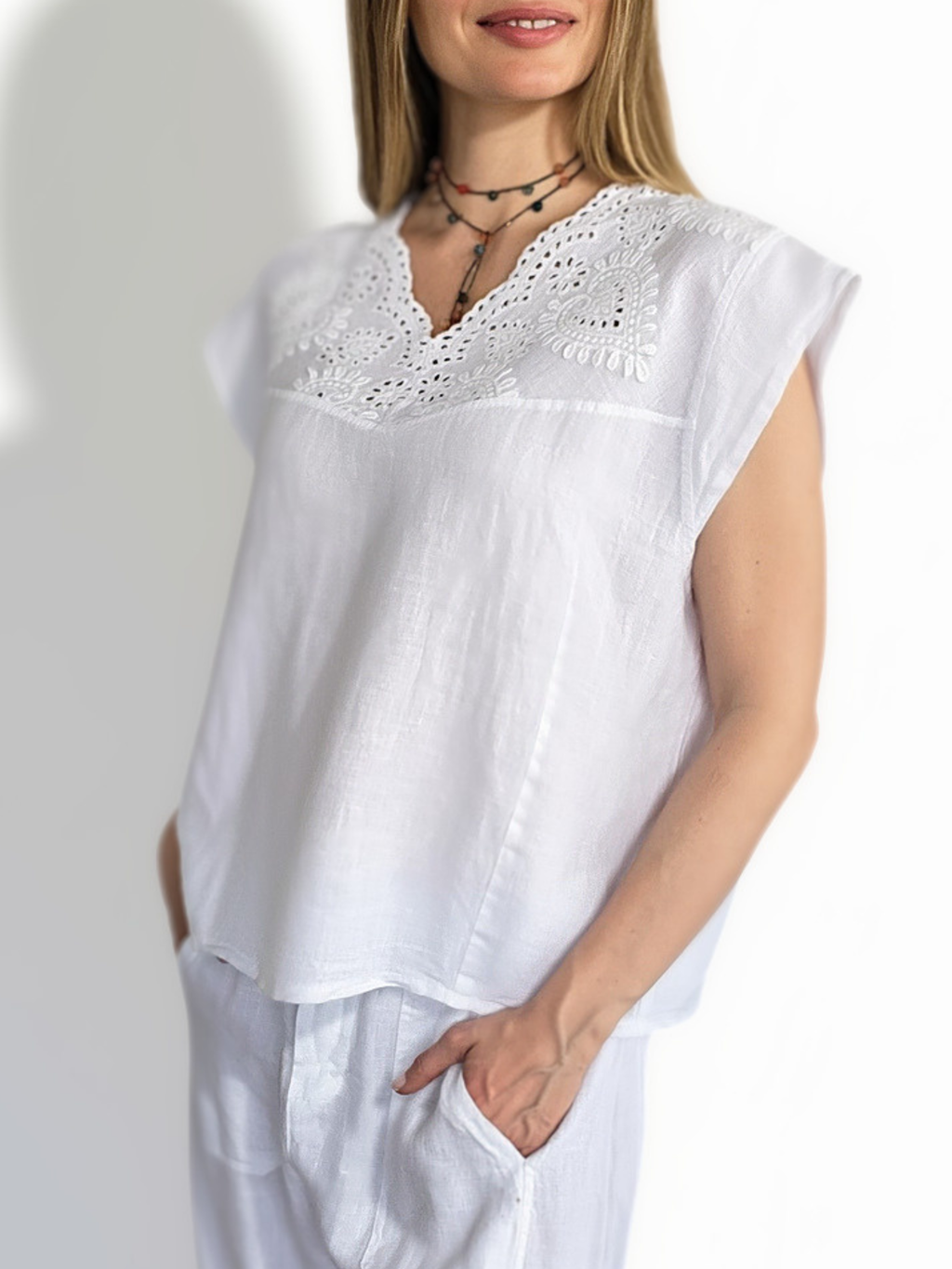 Blusa Italiana 100% Lino escote Bordado, color Blanco