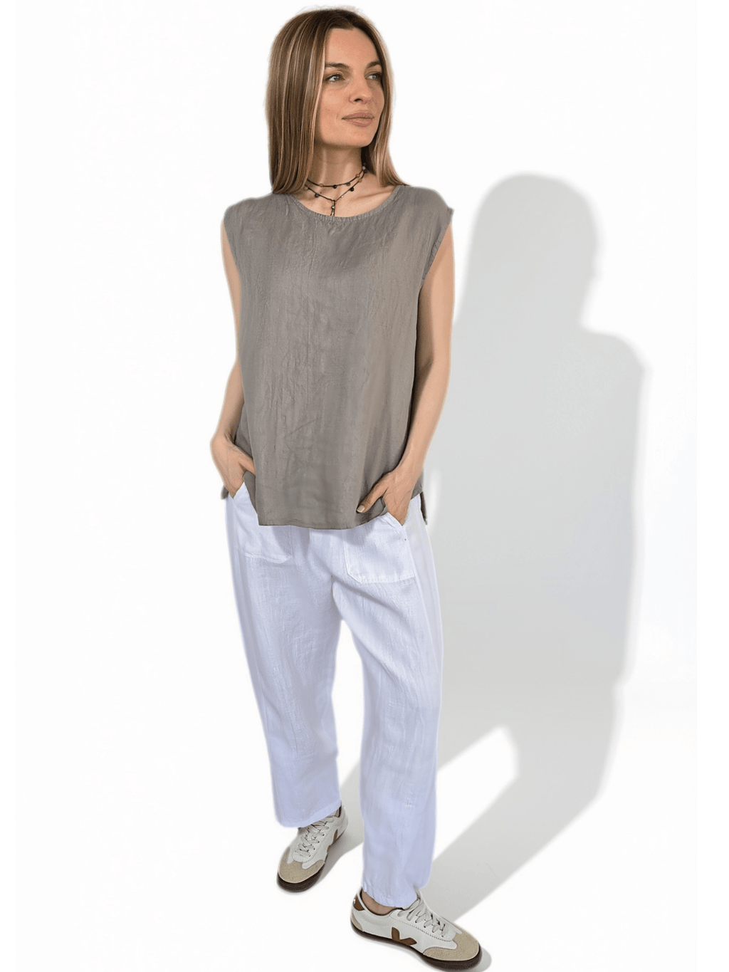 Blusa Italiana 100%Lino Espalda Bordada, color Taupe