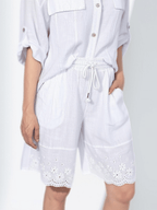 Short Italiano 100% Lino, con bordado, color Blanco