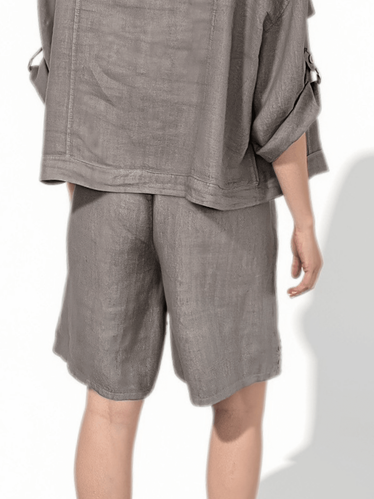 Short Italiano 100% Lino, con Bordado, color Taupe