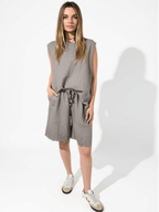 Short Italiano 100% Lino, con Bordado, color Taupe