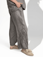 Pantalón Italiano 100% Lino, con Bordado, color Taupe