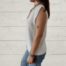 Cargar imagen en el visor de la galería, Sweater Italiano sin mangas, color blanco
