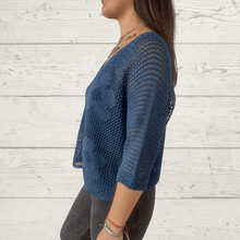 Cargar imagen en el visor de la galería, Sweater Italiano con flores, color azul jeans
