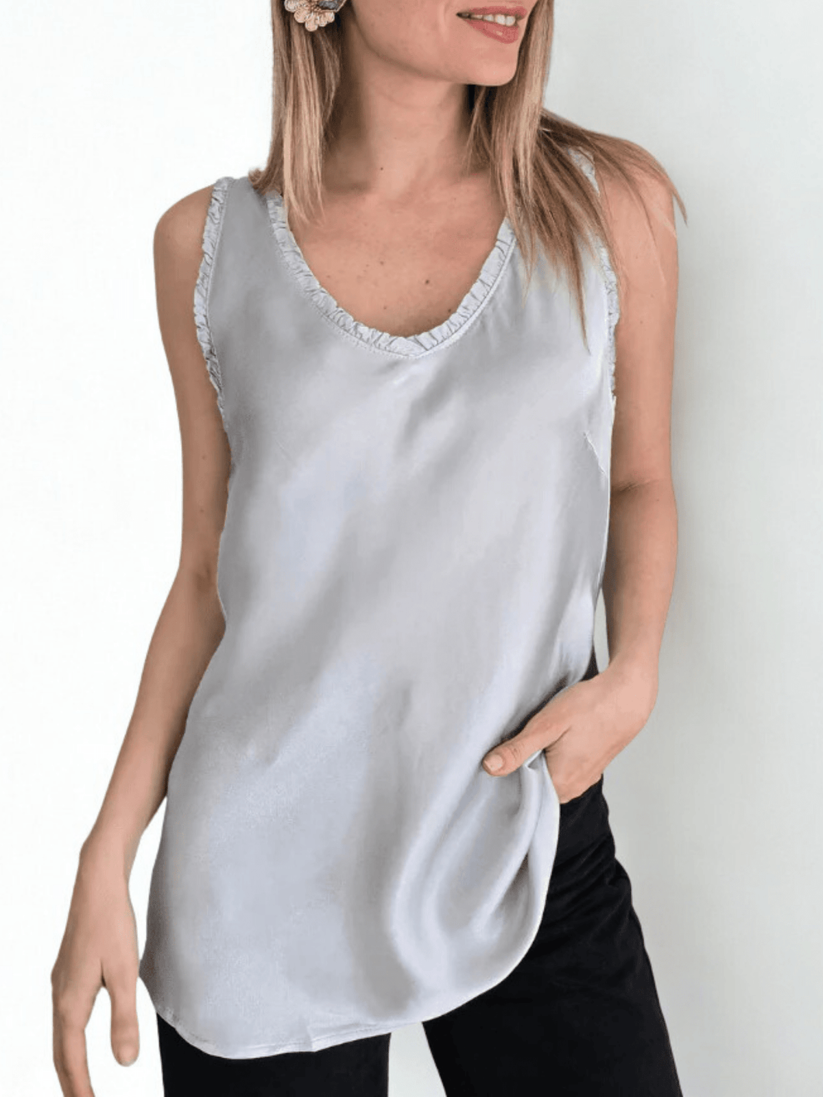 Blusa Italiana sin mangas, color Gris Claro