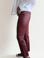 Pantalón Eco cuero, color Burdeo