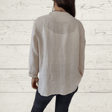 Cargar imagen en el visor de la galería, Chaqueta de lino Italiano con ojetillos en los bolsillos, color beige
