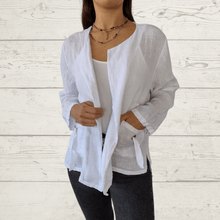 Cargar imagen en el visor de la galería, Chaqueta de lino Italiano con ojetillo en el bolsillo, color blanco
