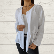 Cargar imagen en el visor de la galería, Chaqueta de lino Italiano con ojetillo en el bolsillo, color blanco
