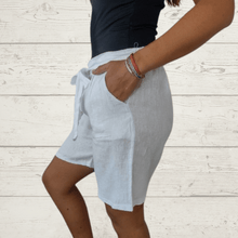 Cargar imagen en el visor de la galería, Short de Lino Italiano con lazo en la cintura, color blanco
