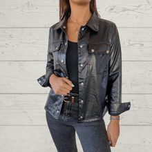 Cargar imagen en el visor de la galería, Chaqueta de ecocuero, color negro

