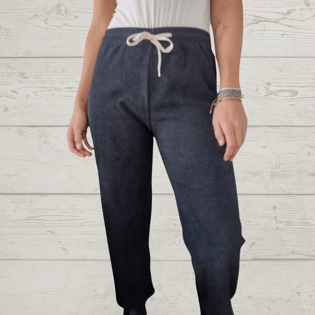Pantalón básico cotelé  , color negro