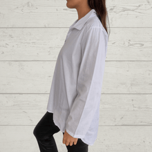 Cargar imagen en el visor de la galería, Blusa Italiana escote en V, color blanco
