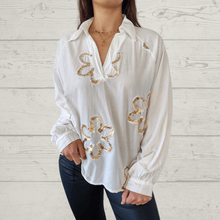 Cargar imagen en el visor de la galería, Blusa Italiana con flores estampadas, color blanco
