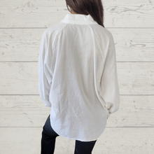 Cargar imagen en el visor de la galería, Blusa Italiana con flores estampadas, color blanco
