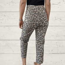Cargar imagen en el visor de la galería, Pantalón Italiano animal print
