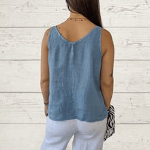 Cargar imagen en el visor de la galería, Blusa de lino Italiano sin mangas, color celeste jeans

