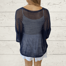Cargar imagen en el visor de la galería, Sweater Italiano con flores, color azul marino

