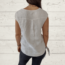 Cargar imagen en el visor de la galería, Blusa de lino Italiano tres botones, color beige
