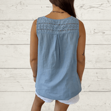 Cargar imagen en el visor de la galería, Blusa Italiana bordada, color celeste
