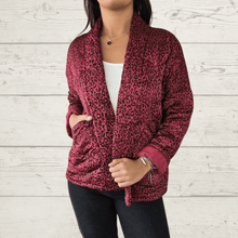 Cargar imagen en el visor de la galería, Chaqueta Italiana Animal Print, fondo Rojo Oscuro
