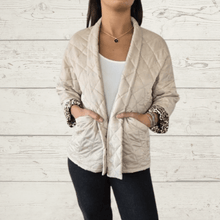 Cargar imagen en el visor de la galería, Chaqueta Parka Italiana Acolchada, color Blanco Invierno
