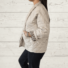 Cargar imagen en el visor de la galería, Chaqueta Parka Italiana Acolchada, color Blanco Invierno
