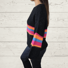 Cargar imagen en el visor de la galería, Sweater raya color, fondo Negro
