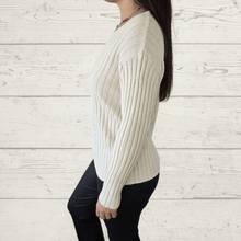 Cargar imagen en el visor de la galería, Sweater Canutón, color Blanco Invierno
