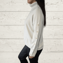 Cargar imagen en el visor de la galería, Sweater Botones, color Blanco Invierno
