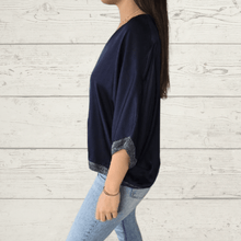 Cargar imagen en el visor de la galería, Blusa Italiana tipo Kimono, color Azul Marino
