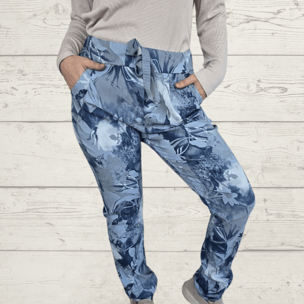 Pantalón Jogger Italiano estampado, fondo Celeste