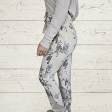 Cargar imagen en el visor de la galería, Pantalón Jogger Italiano estampado, fondo Beige
