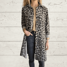 Cargar imagen en el visor de la galería, Blusa / Vestido Italiano animal print, fondo Taupe
