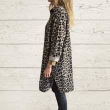 Cargar imagen en el visor de la galería, Blusa / Vestido Italiano animal print, fondo Taupe
