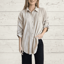 Cargar imagen en el visor de la galería, Blusa Italian bordada, color Beige
