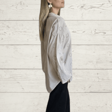 Cargar imagen en el visor de la galería, Blusa Italian bordada, color Beige
