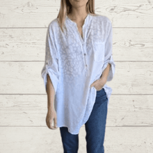 Cargar imagen en el visor de la galería, Blusa Italiana estampada, Fondo blanco
