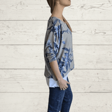 Cargar imagen en el visor de la galería, Sweater Italiano estampado con polera, fondo Taupe
