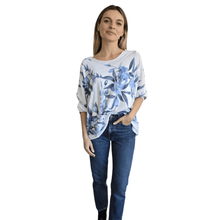Cargar imagen en el visor de la galería, Sweater Italiano estampado flores con polera, fondo Blanco
