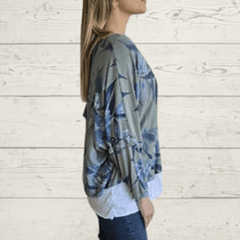 Cargar imagen en el visor de la galería, Sweater Italiano estampado con polera, fondo Verde
